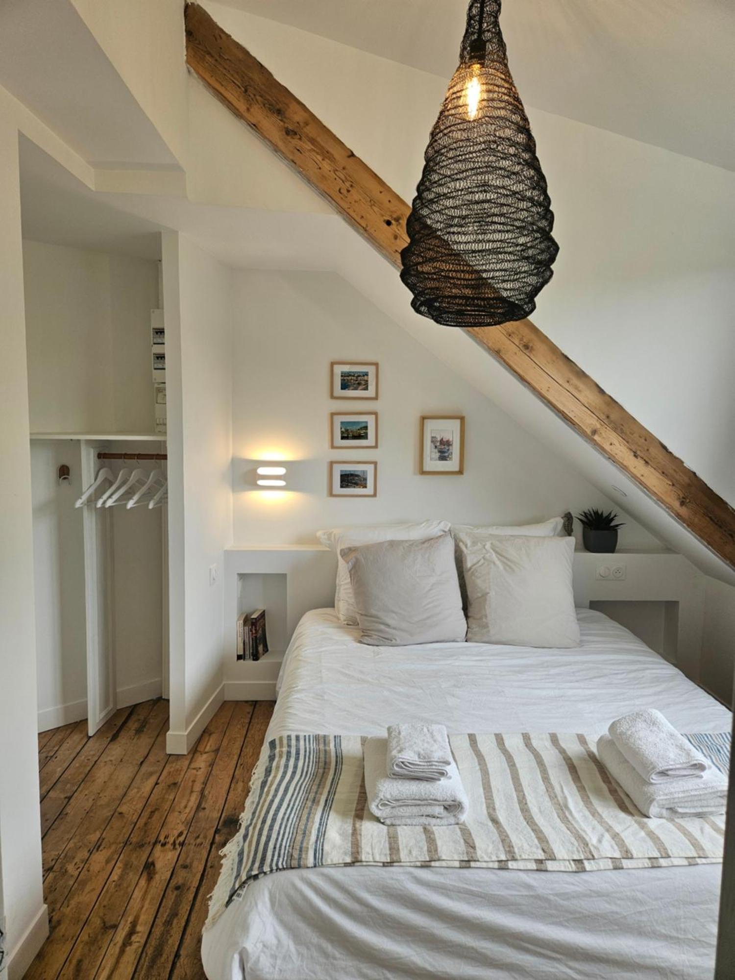 Anatoline Audierne Appart'Hotel Vue Mer - Sea & Harbor Stay Bagian luar foto