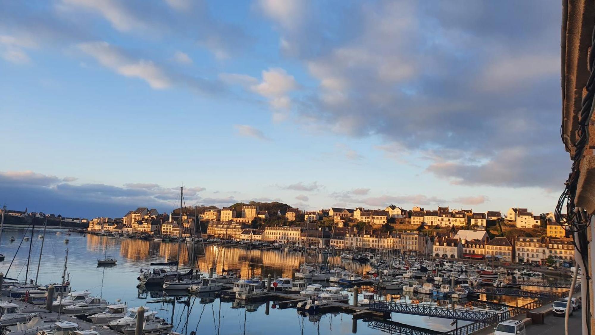 Anatoline Audierne Appart'Hotel Vue Mer - Sea & Harbor Stay Bagian luar foto