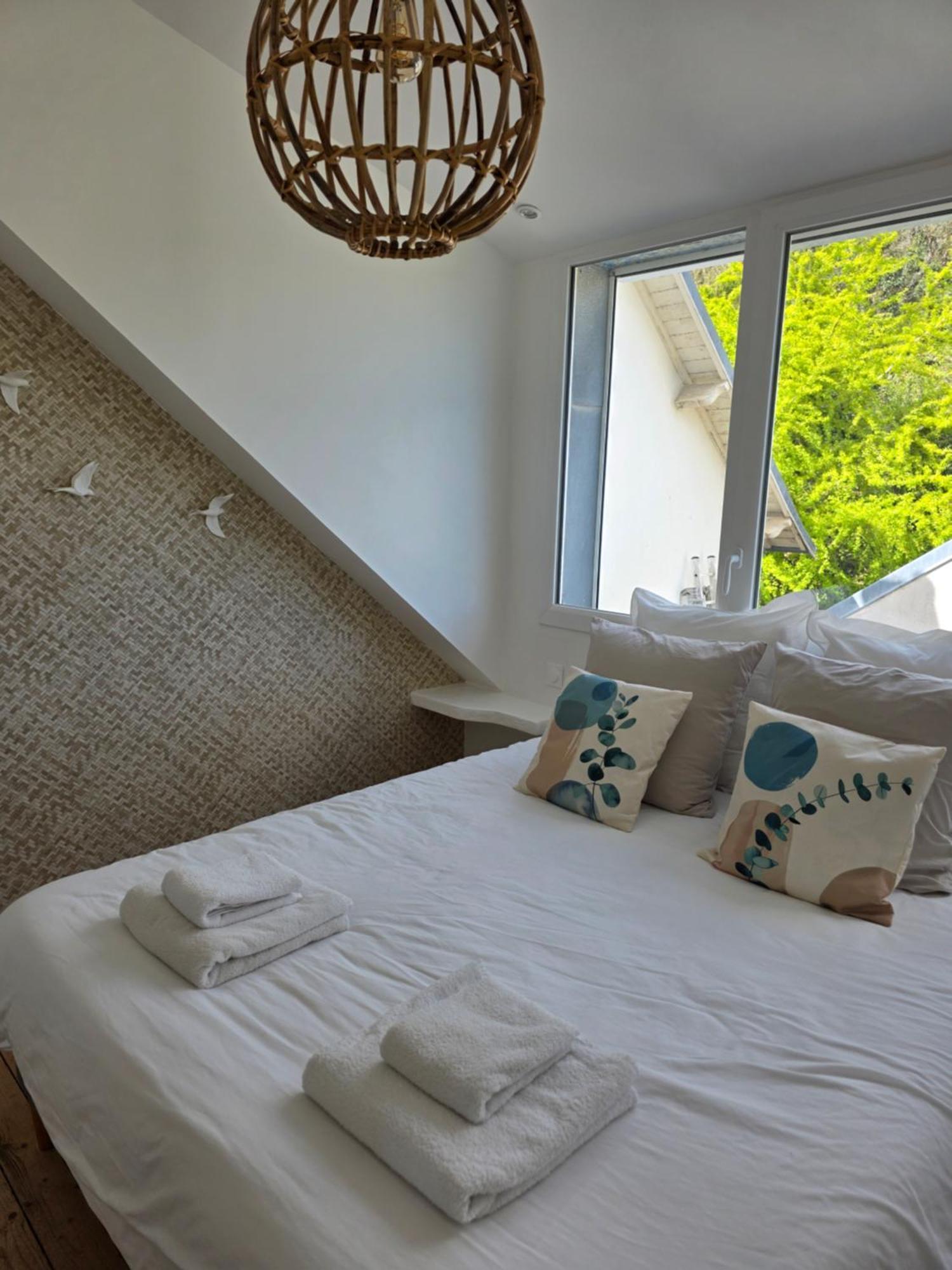Anatoline Audierne Appart'Hotel Vue Mer - Sea & Harbor Stay Ruang foto