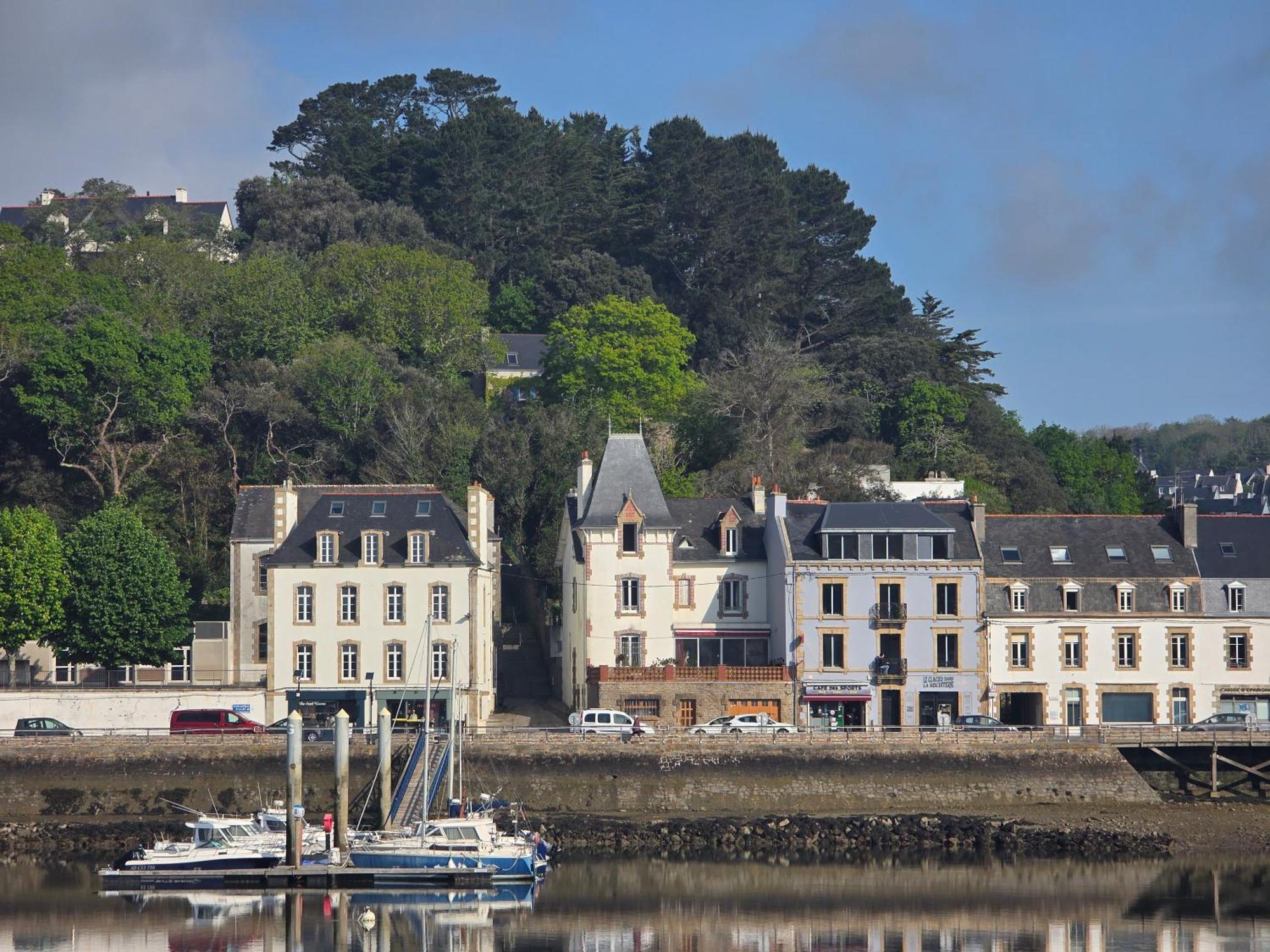 Anatoline Audierne Appart'Hotel Vue Mer - Sea & Harbor Stay Bagian luar foto